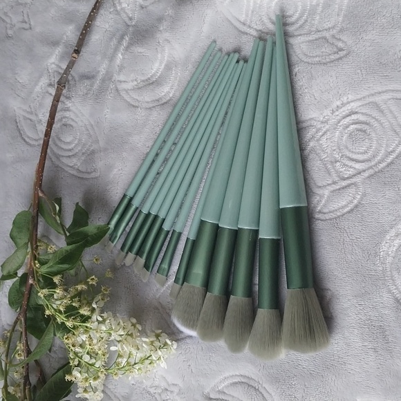 Makeup brushes set. - Picture 2 of 3